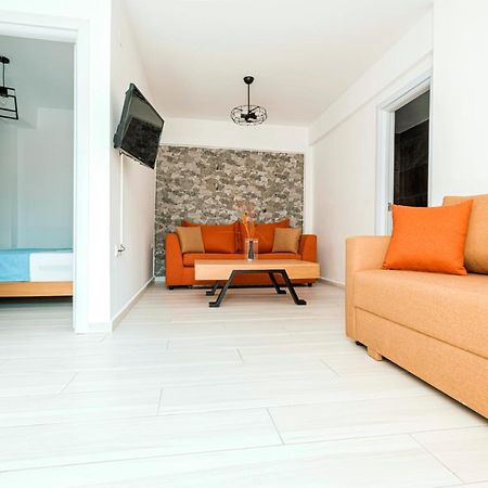 Design Suites Efharis Néa Péramos エクステリア 写真