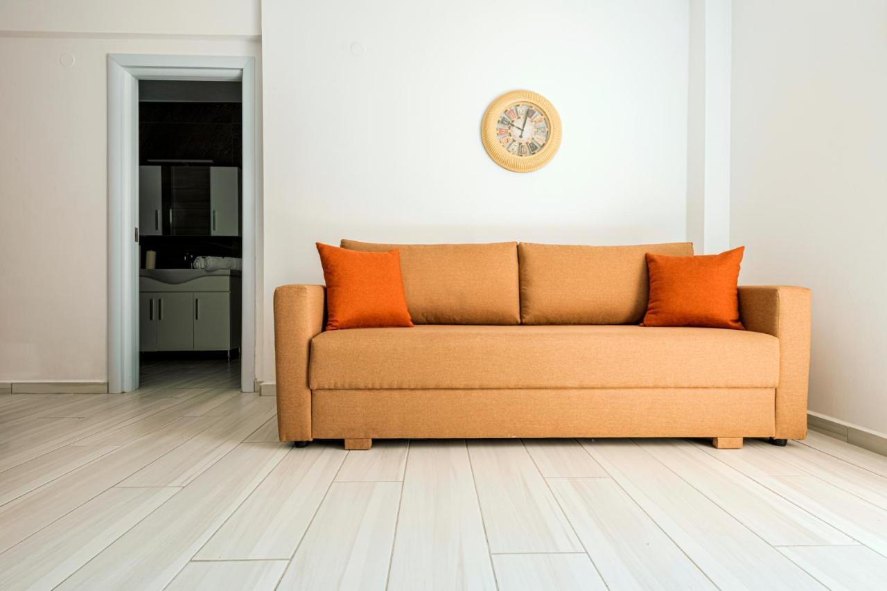 Design Suites Efharis Néa Péramos エクステリア 写真